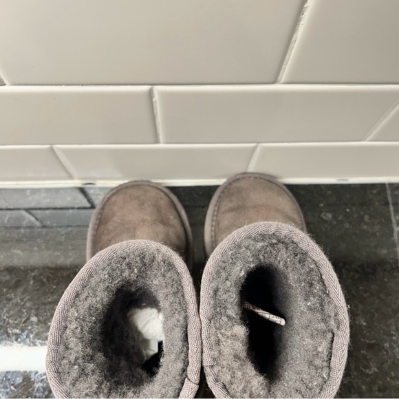 UGG | TODDLER CLASSIC ll UGGS GREY SZ 9 - Picture 6 of 10